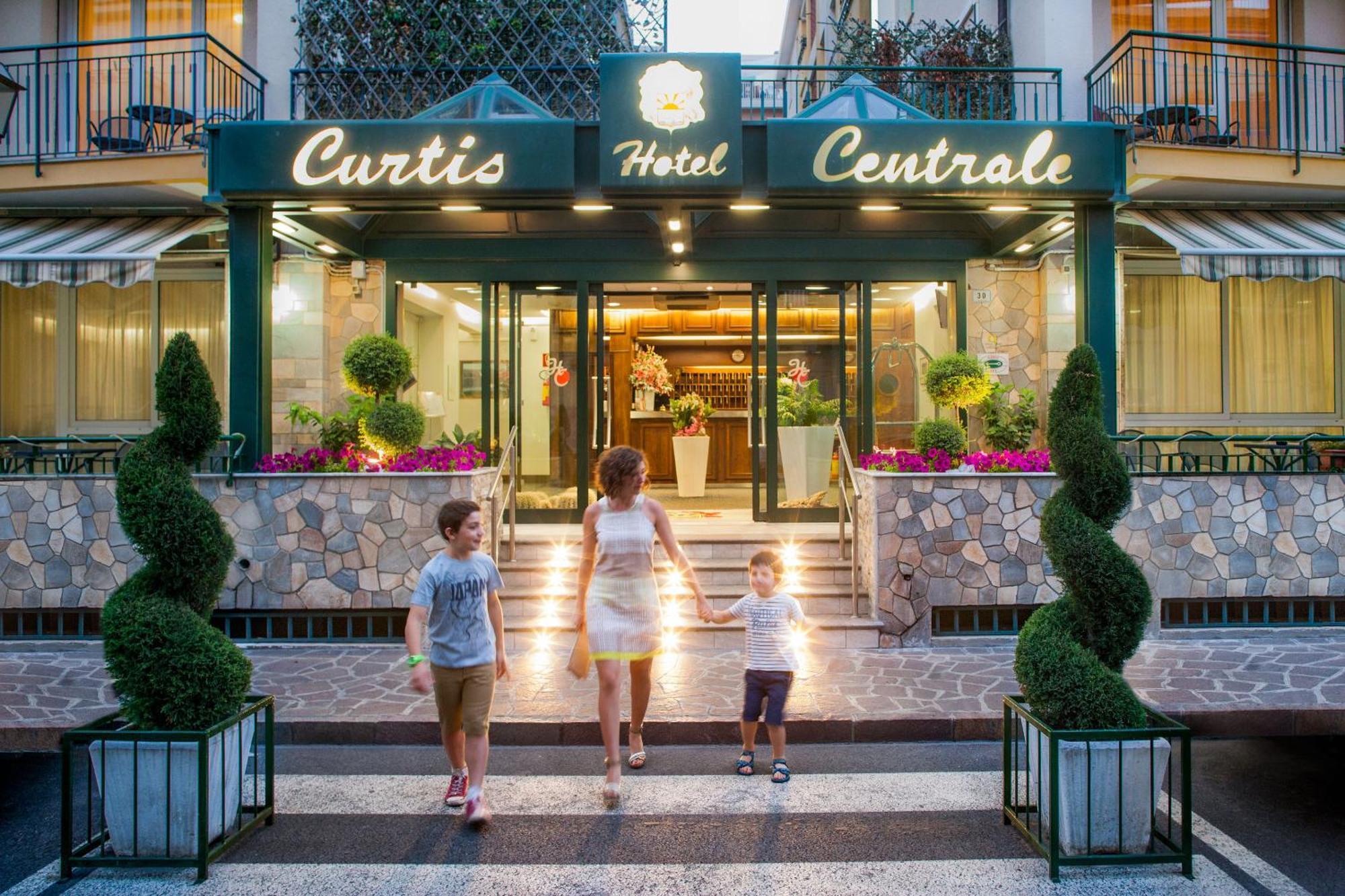 Hotel Curtis Centrale Alassio Exterior foto