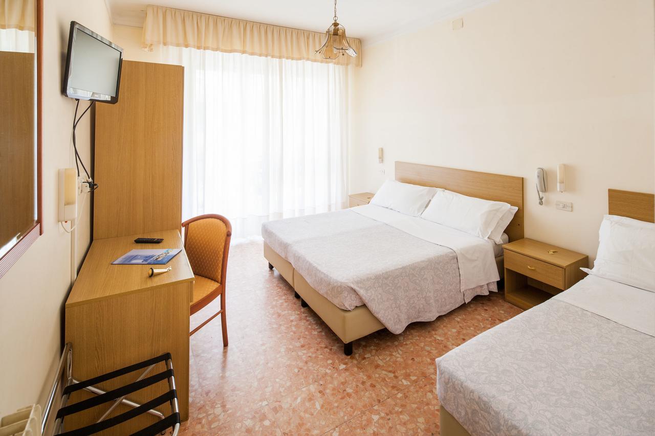 Hotel Curtis Centrale Alassio Habitación foto